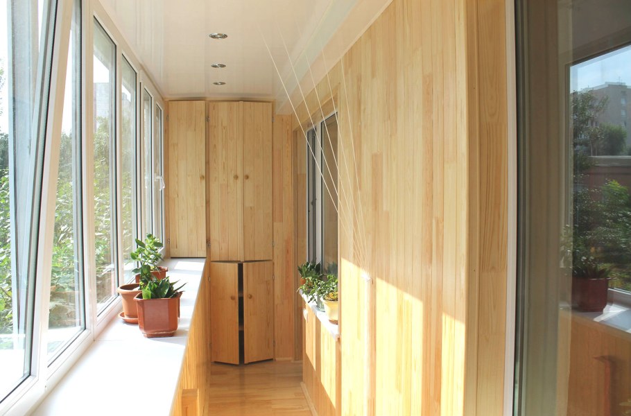 Отделка балкона внутри