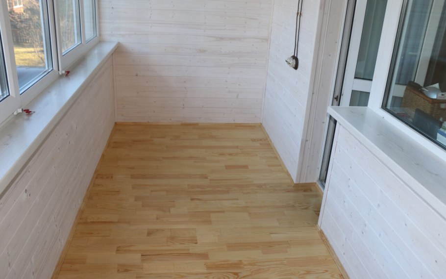 Отделка пола на балконе