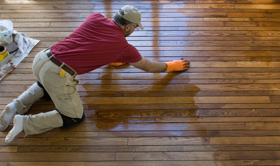 Сон мыть деревянные полы в доме у дедушки