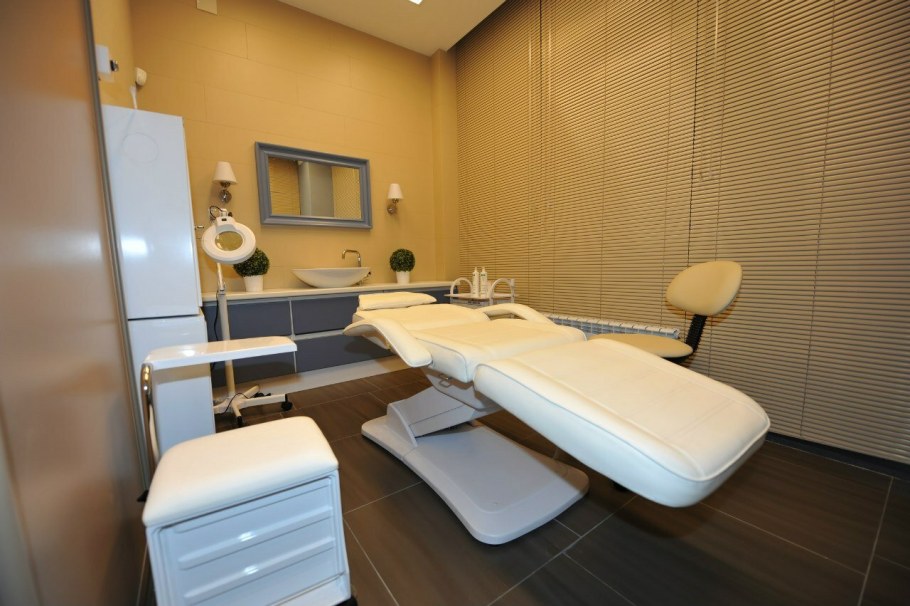 Стеллаж для массажного кабинета