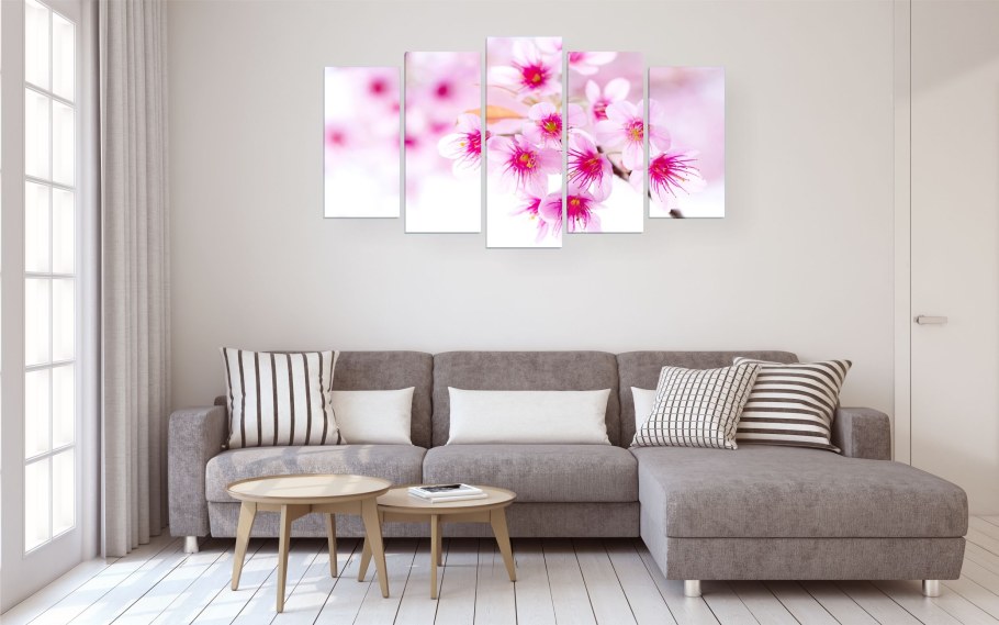 Картины над диваном в гостиной