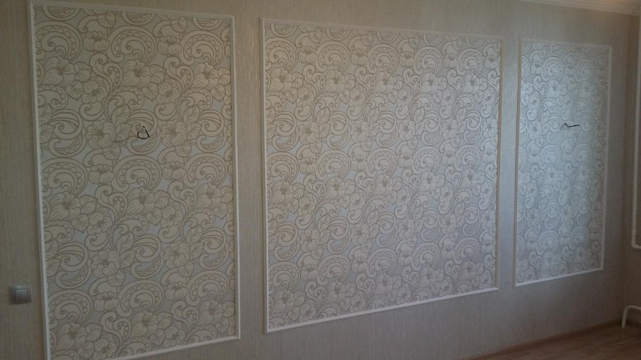 Стык обоев разных цветов