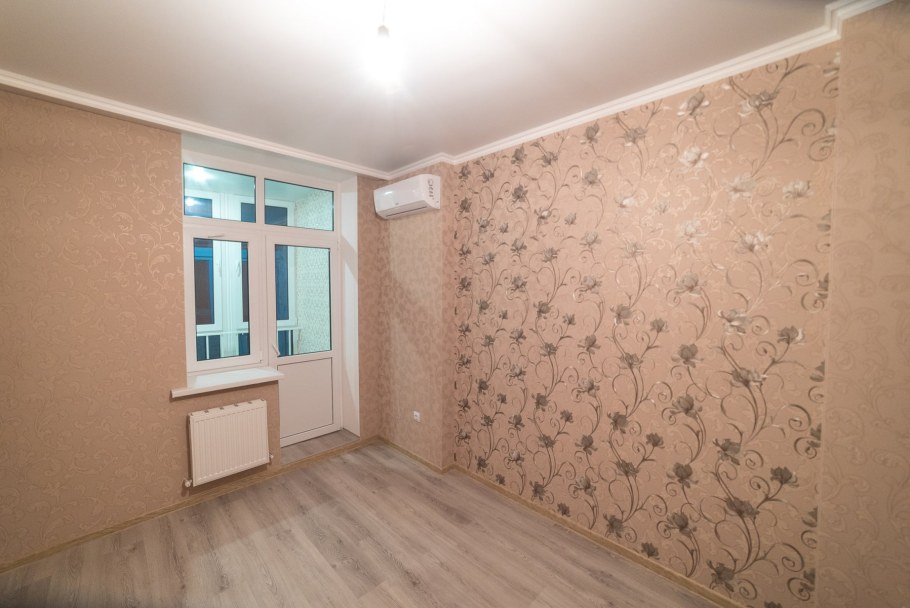 Стык разных обоев