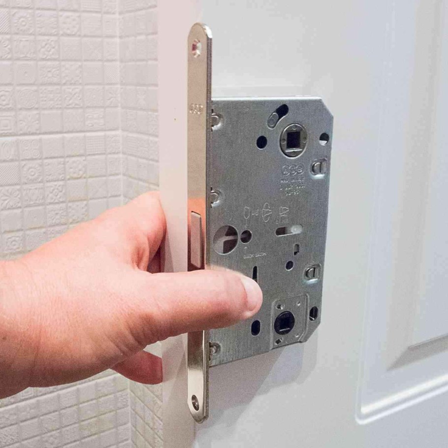 Врезка замка в межкомнатную дверь