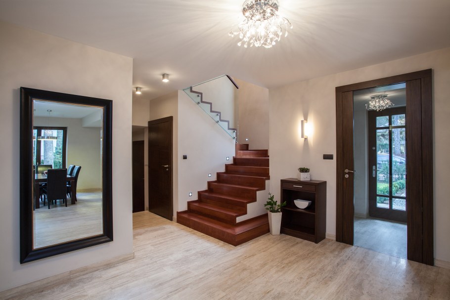 Прихожая в коттедже