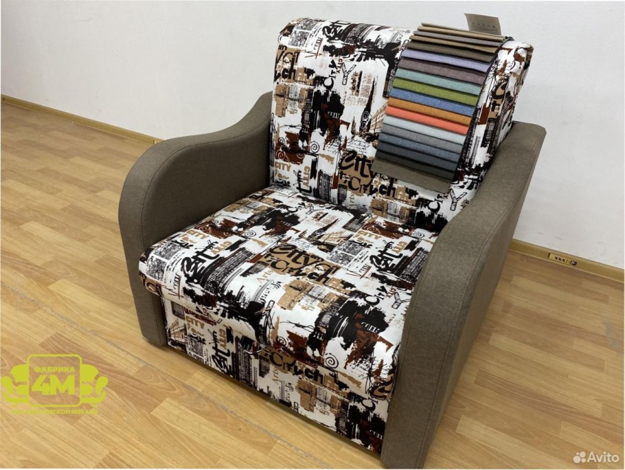 Диван с узорами
