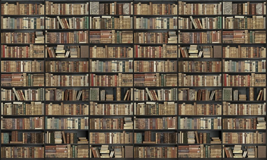 Старинный стеллаж с книгами