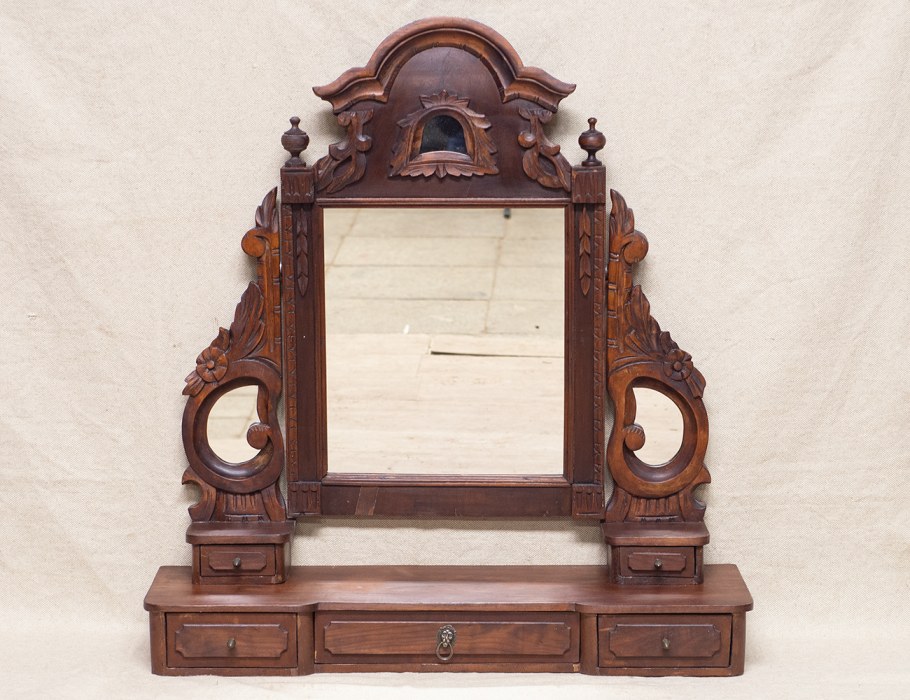 Накомодное зеркало псише