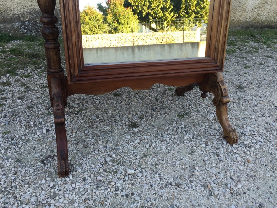 Накомодное зеркало псише