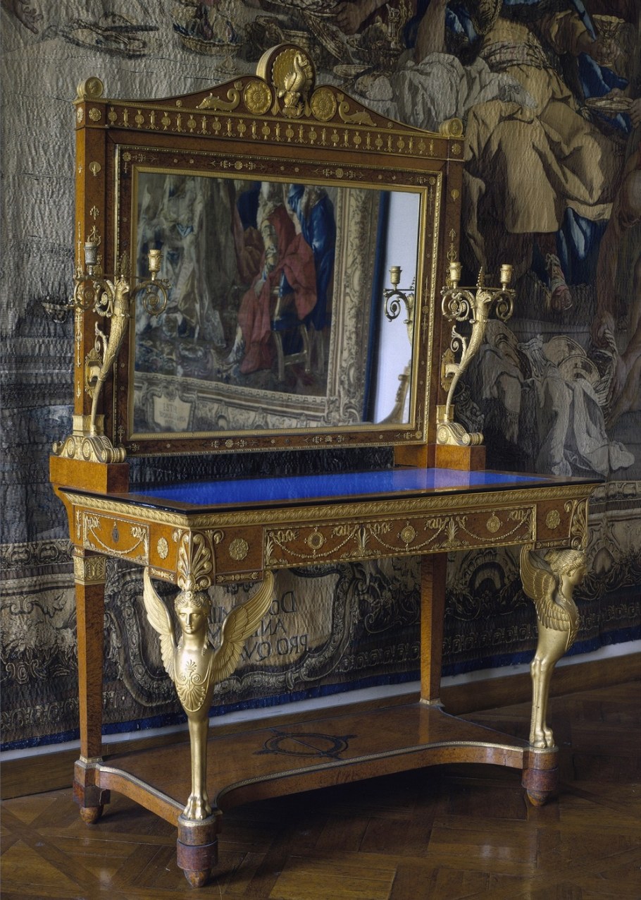 Зеркало интерьерное напольное