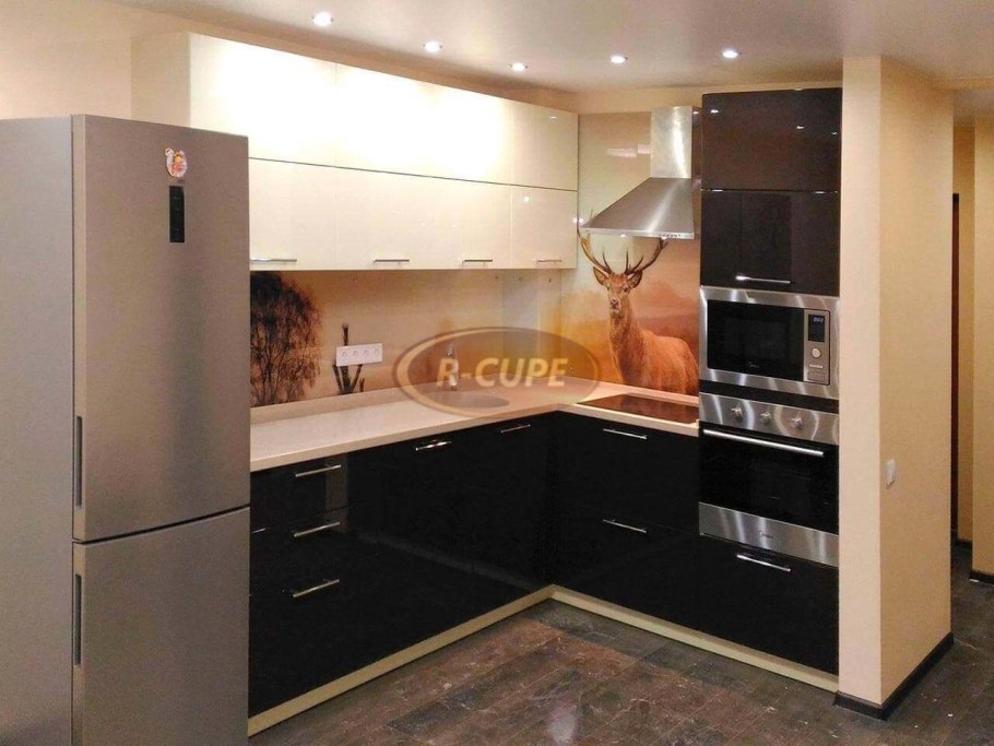 Двухцветные фасады для кухни