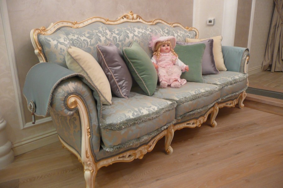 Декоративная отделка дивана