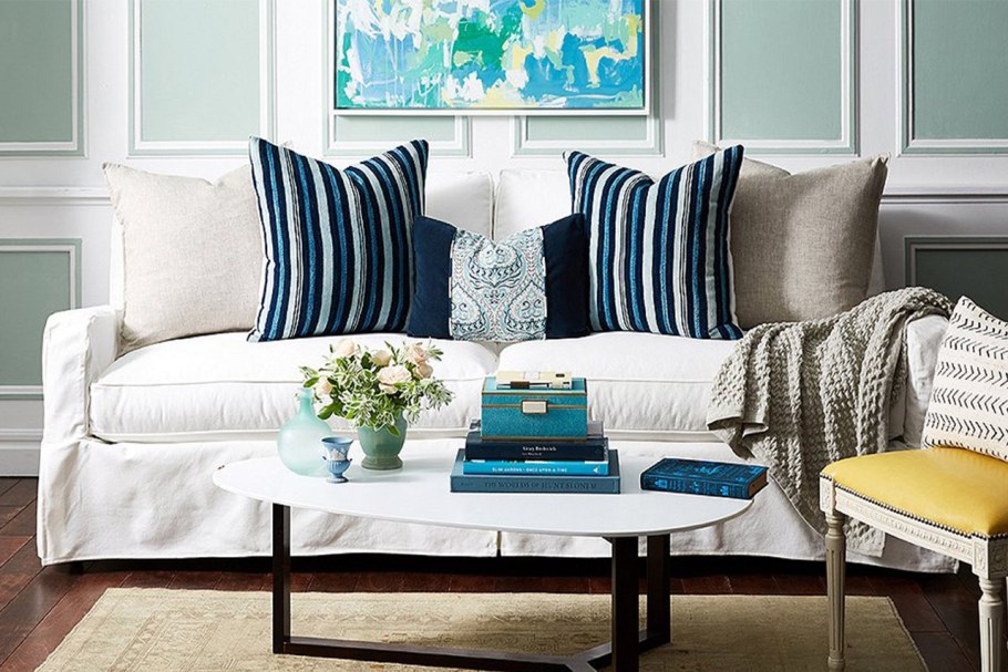 Декоративные подушки в интерьере современных квартир