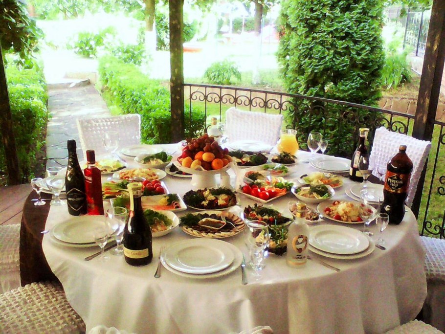 Застолье на природе