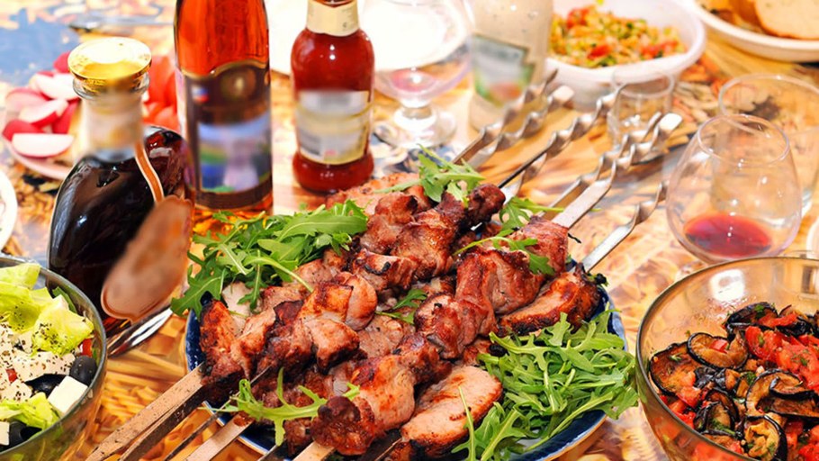 Свадебный стол на природе