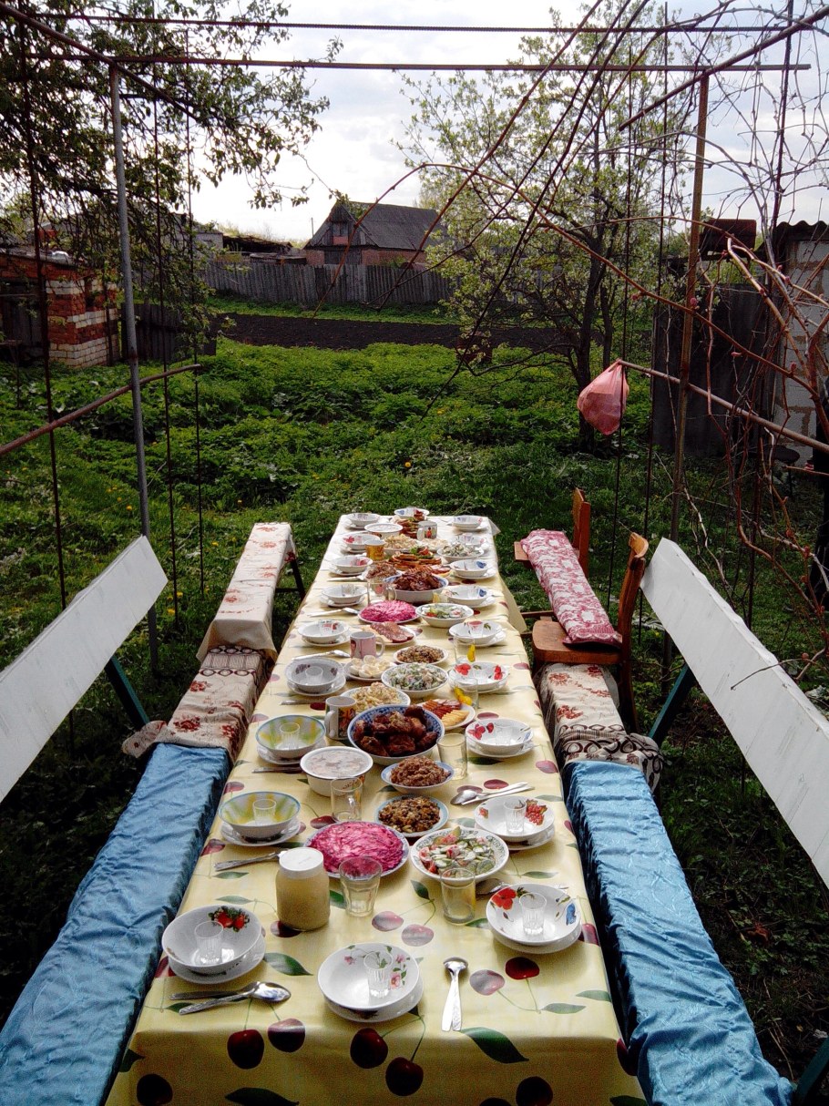 Уютная беседка в саду