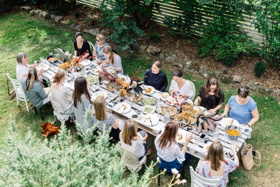 Праздничный стол с шашлыком