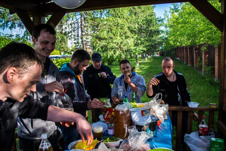 Застолье на природе на базе отдыха