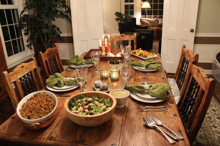 Стол для посиделок с друзьями