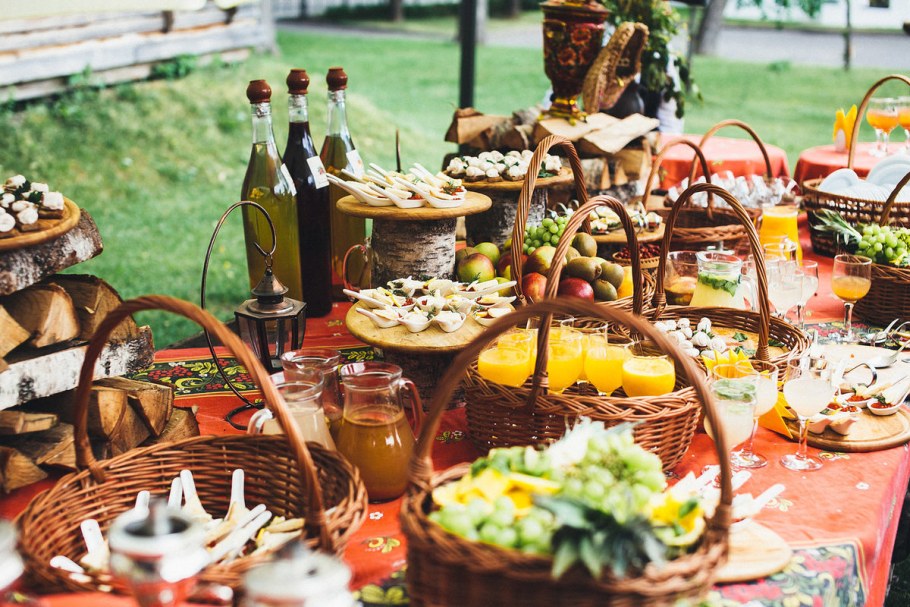 Застолье с друзьями