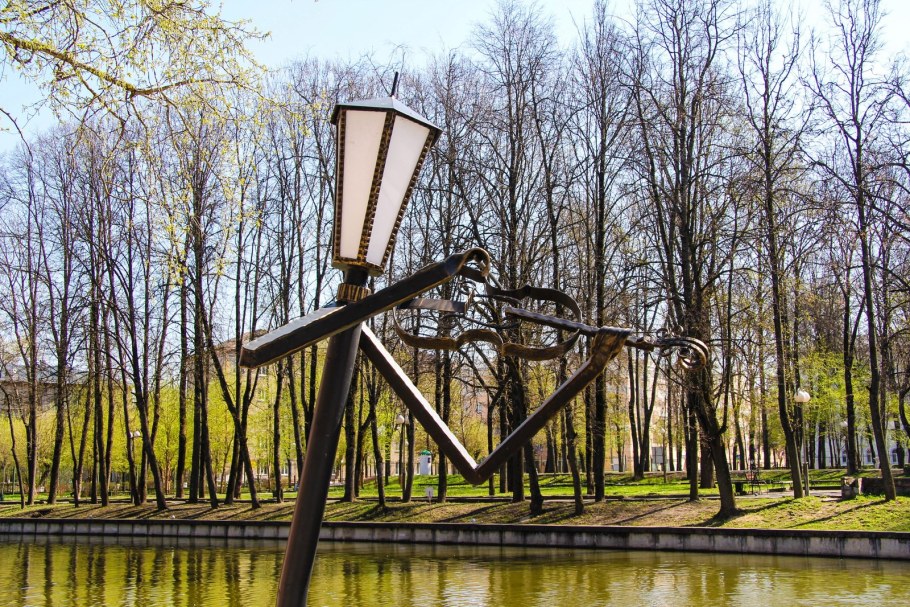 Фонари в Лопатинском саду в Смоленске