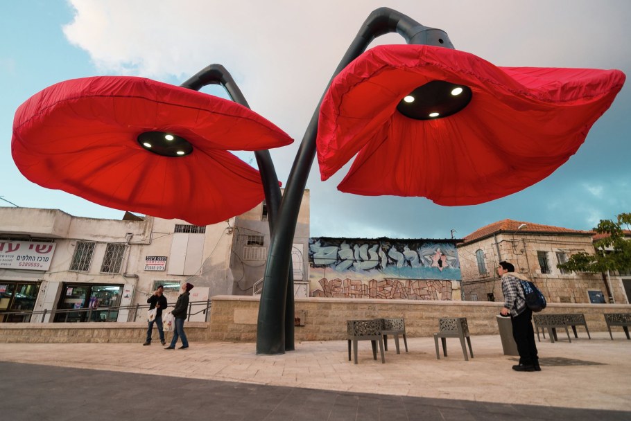 Расцветающие фонари в Иерусалиме