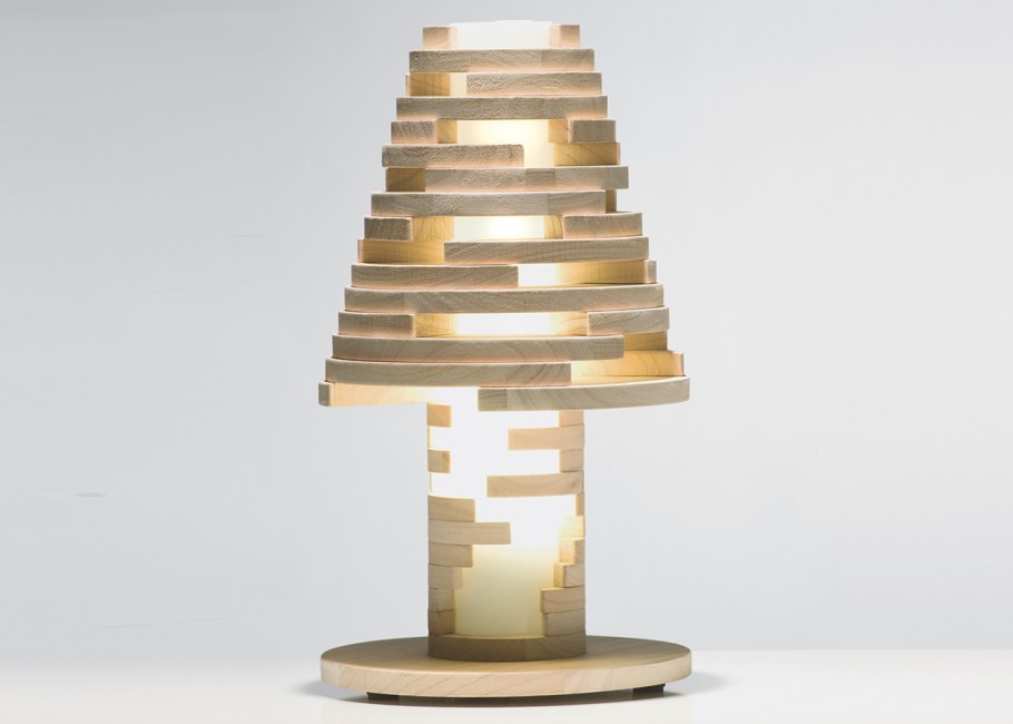 Лампа настольная дизайнерская дерево