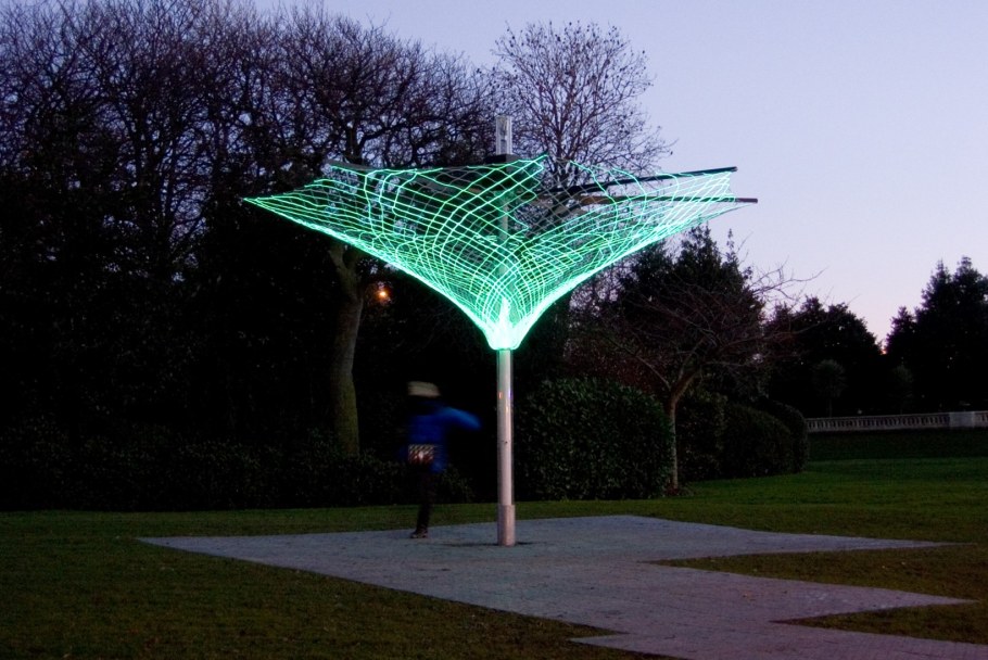 Инсталляция светящееся дерево