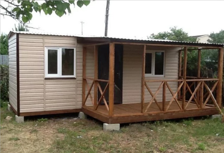 Дачная бытовка с верандой Зодчий