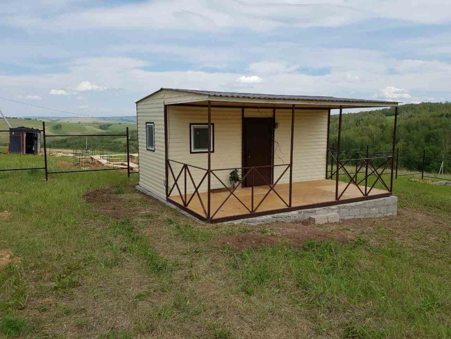 Навес к вагончику на даче