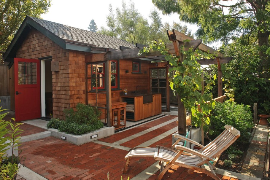 Дачный домик на участке