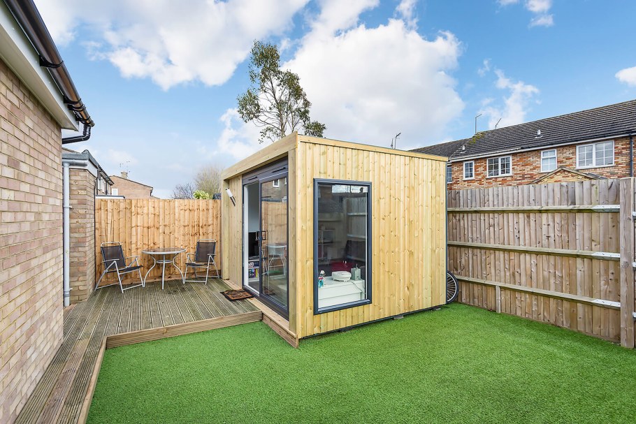 Односкатный домик на даче