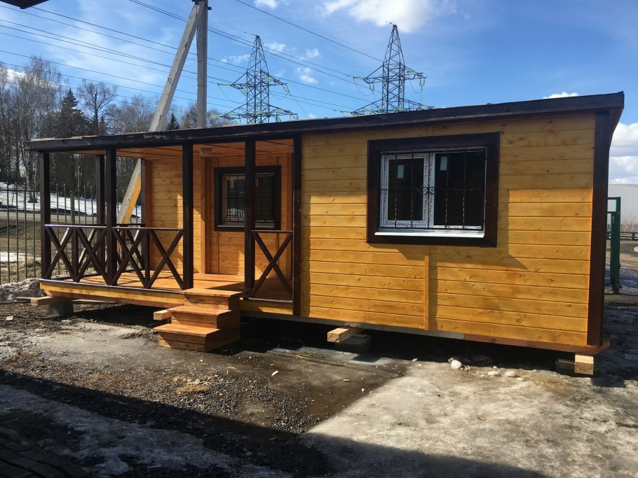 Домик из бытовки