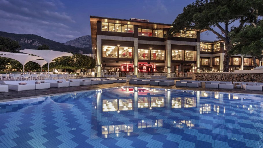 Инфинити бассейн Сочи красная Поляна