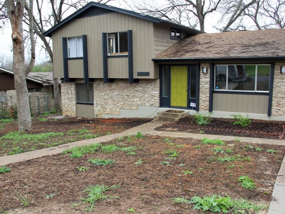 Старая мебель на даче