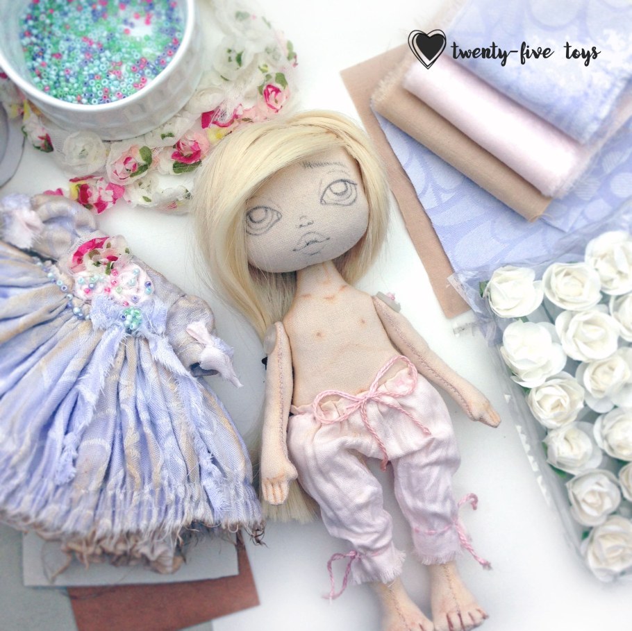 Интерьерная кукла в голубом