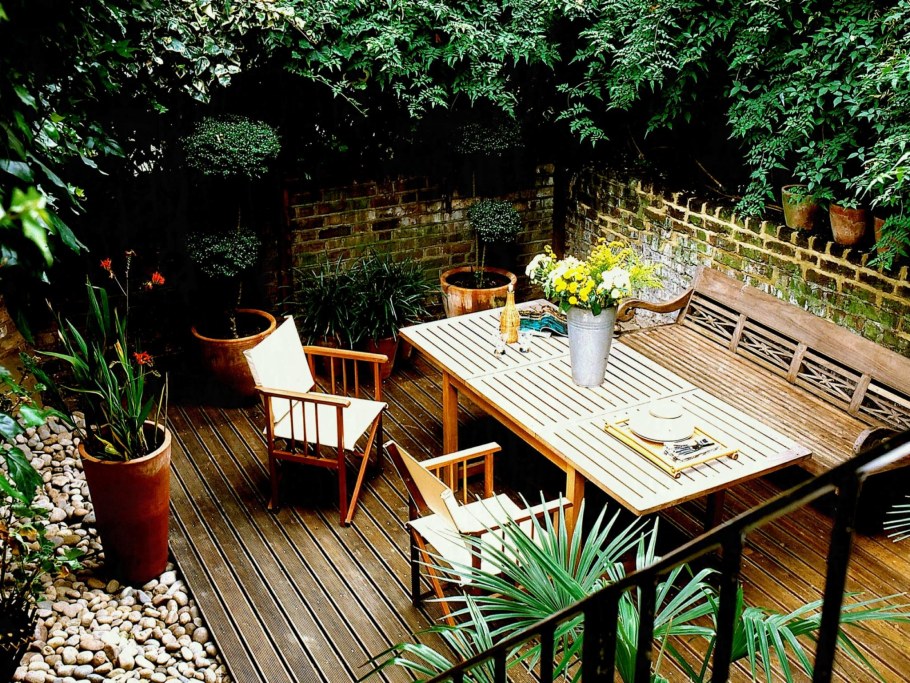 Внутренний дворик на даче