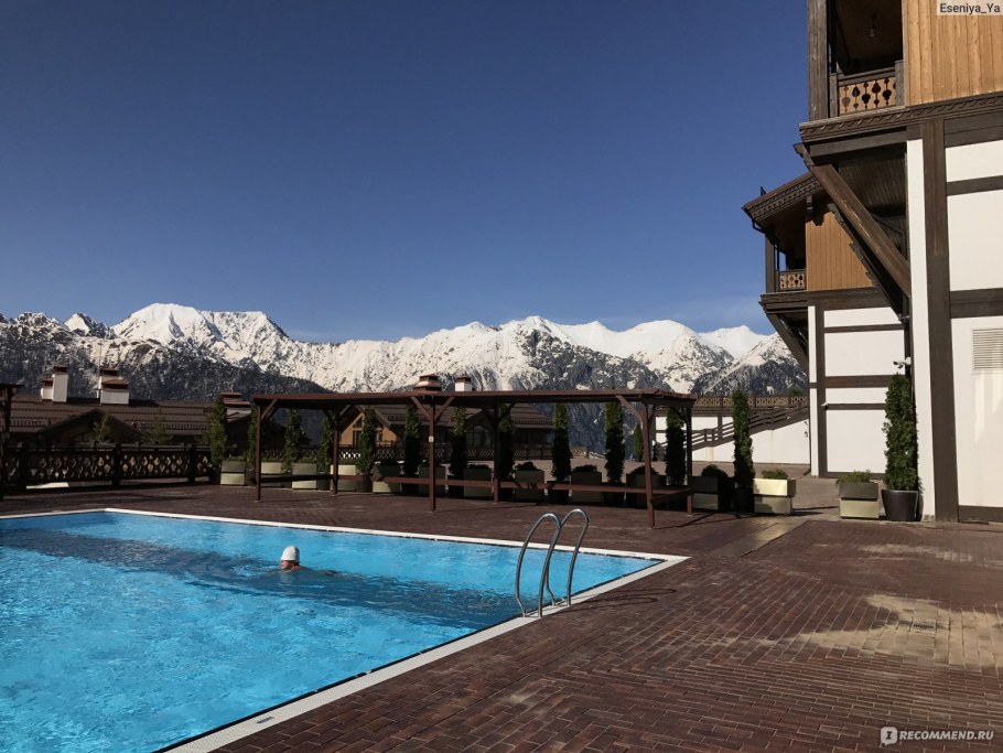 1389 Красная Поляна бассейн