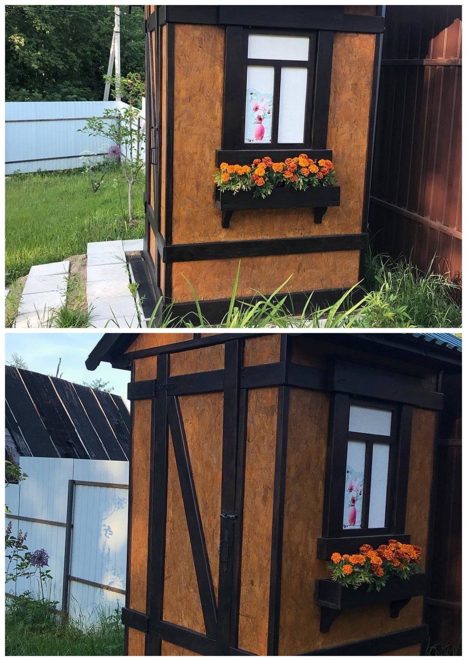 Клумба возле дачного туалета