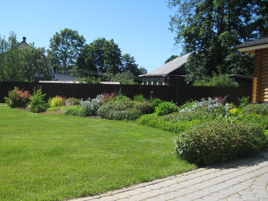 Панорама двора частного дома