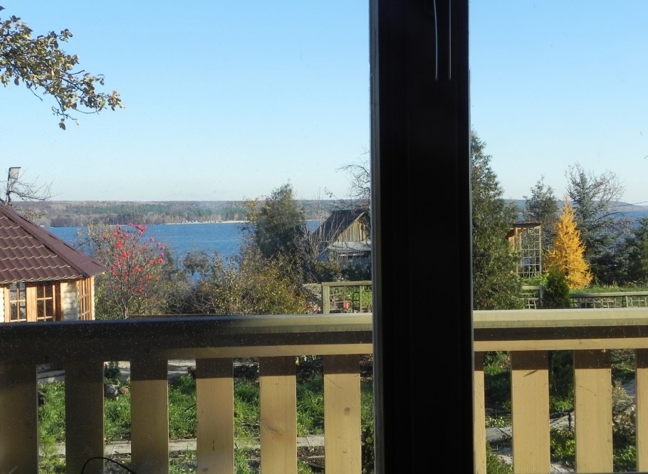 Вид из окна на Волгу