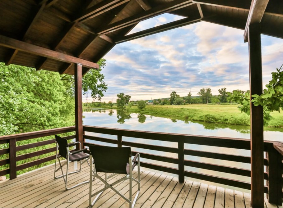 Веранда с видом на реку