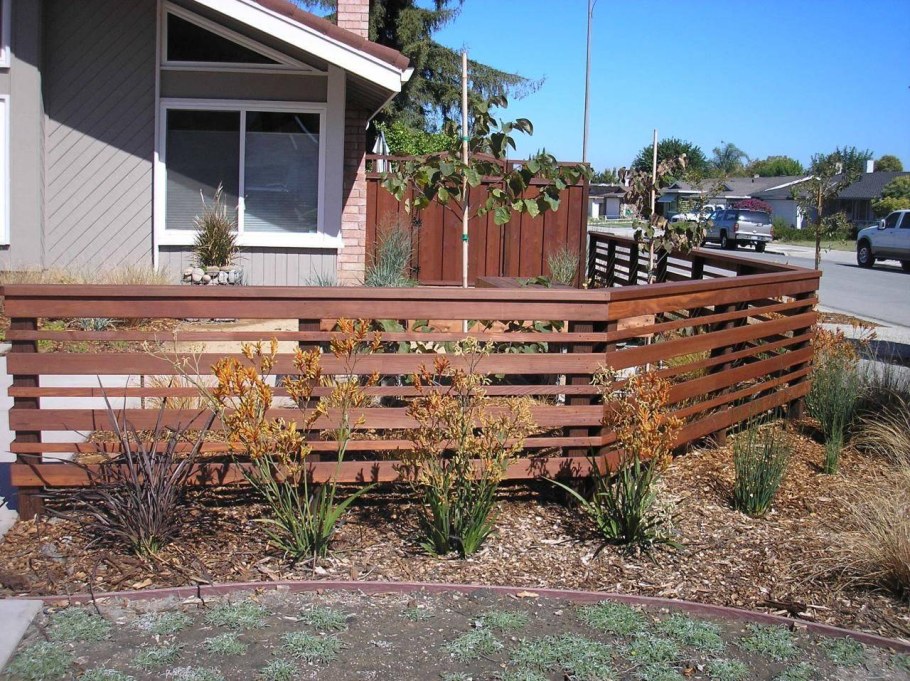 Изгородь из жердей