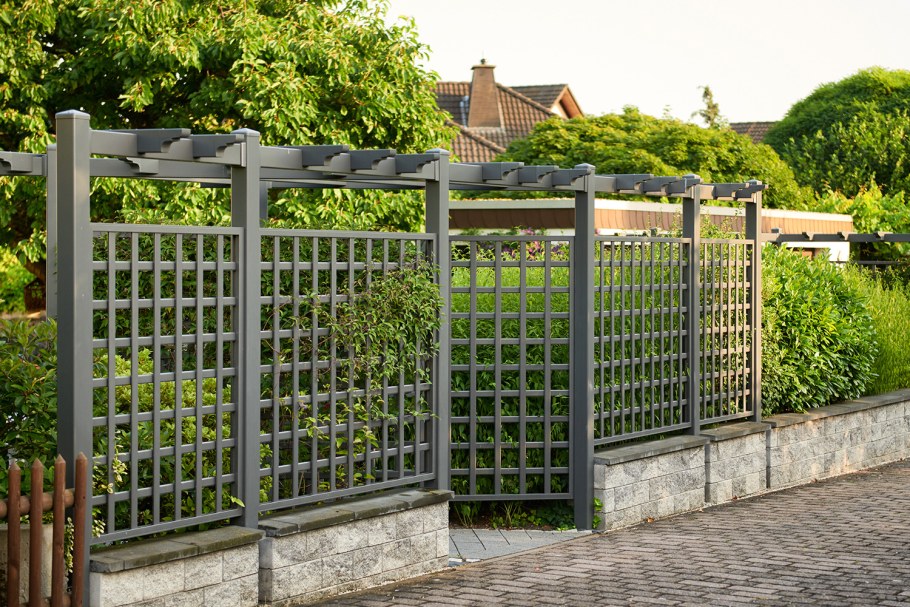 Невысокий забор