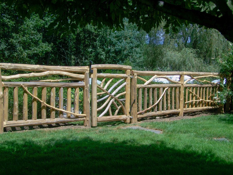 Забор на приусадебном участке