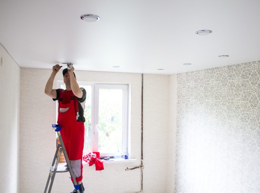 Установщик натяжных потолков