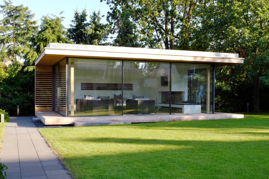 Беседка с плоской крышей