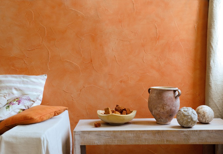 Нанесение декоративной штукатурки