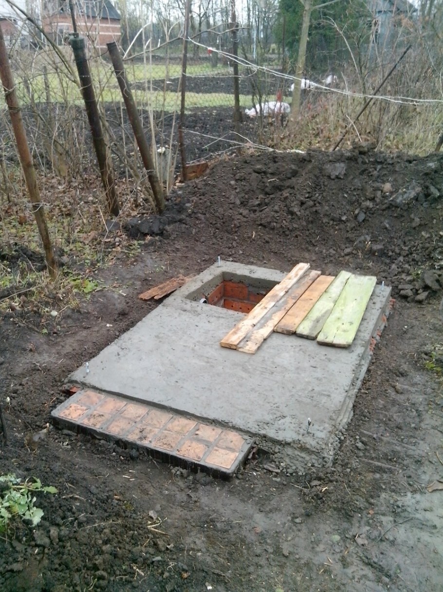 Уличный туалет из шифера