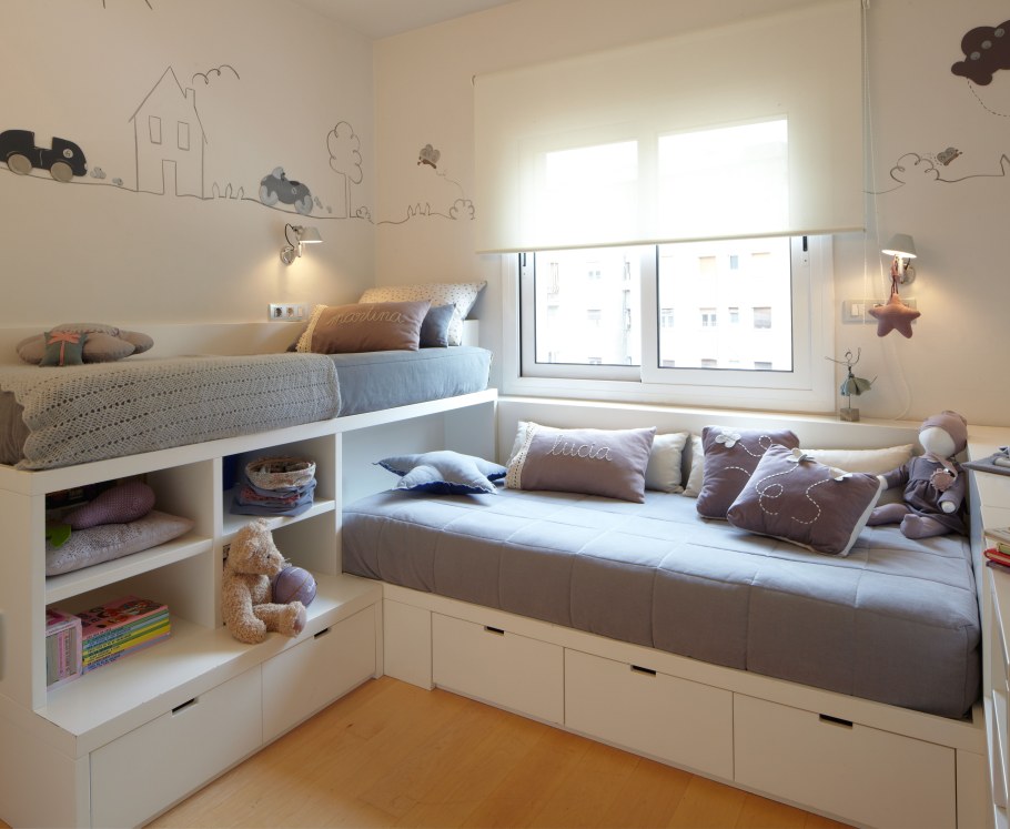 Маленькая детская с двумя кроватями